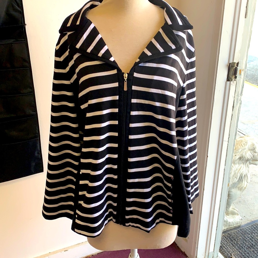 NWT Karen Scott striped 0x, 2x zip up top!